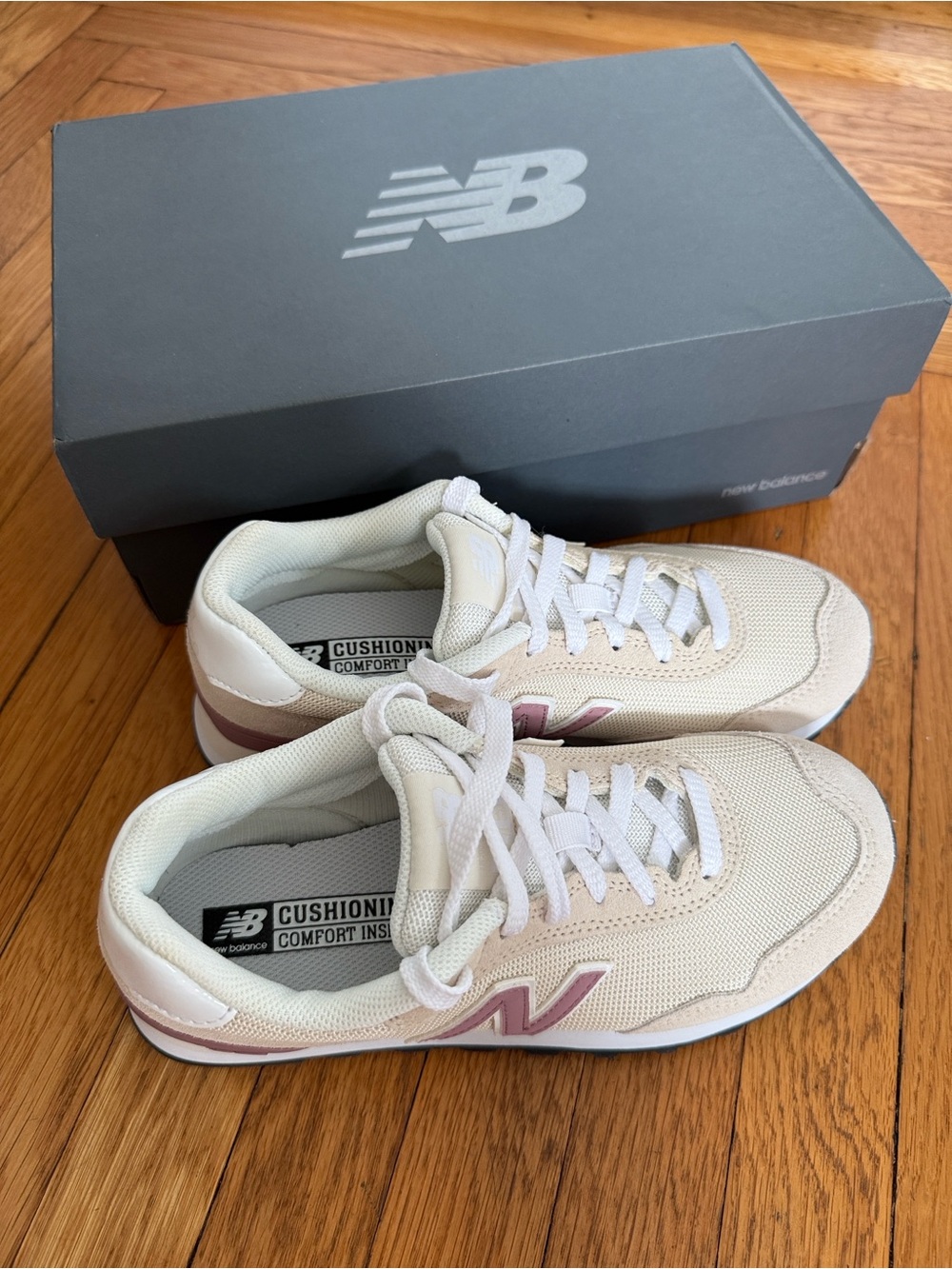 NWT New Balance Women's Cream & Pink 515 Sneakers